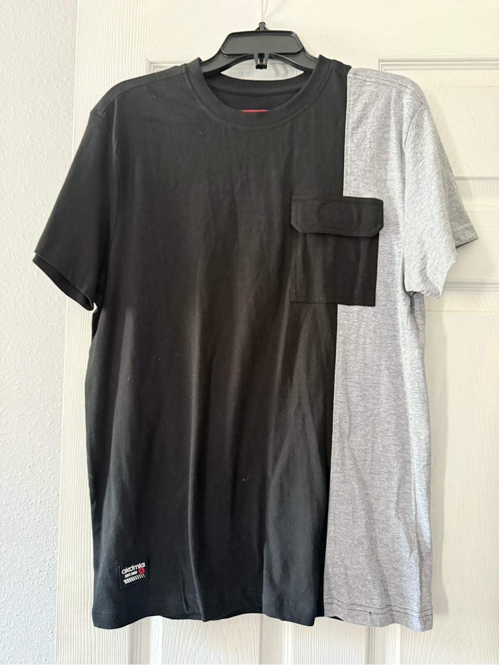Akademiks Men’s Two-Tone Black & Gray Short Sleeve Tee with Chest Pocket